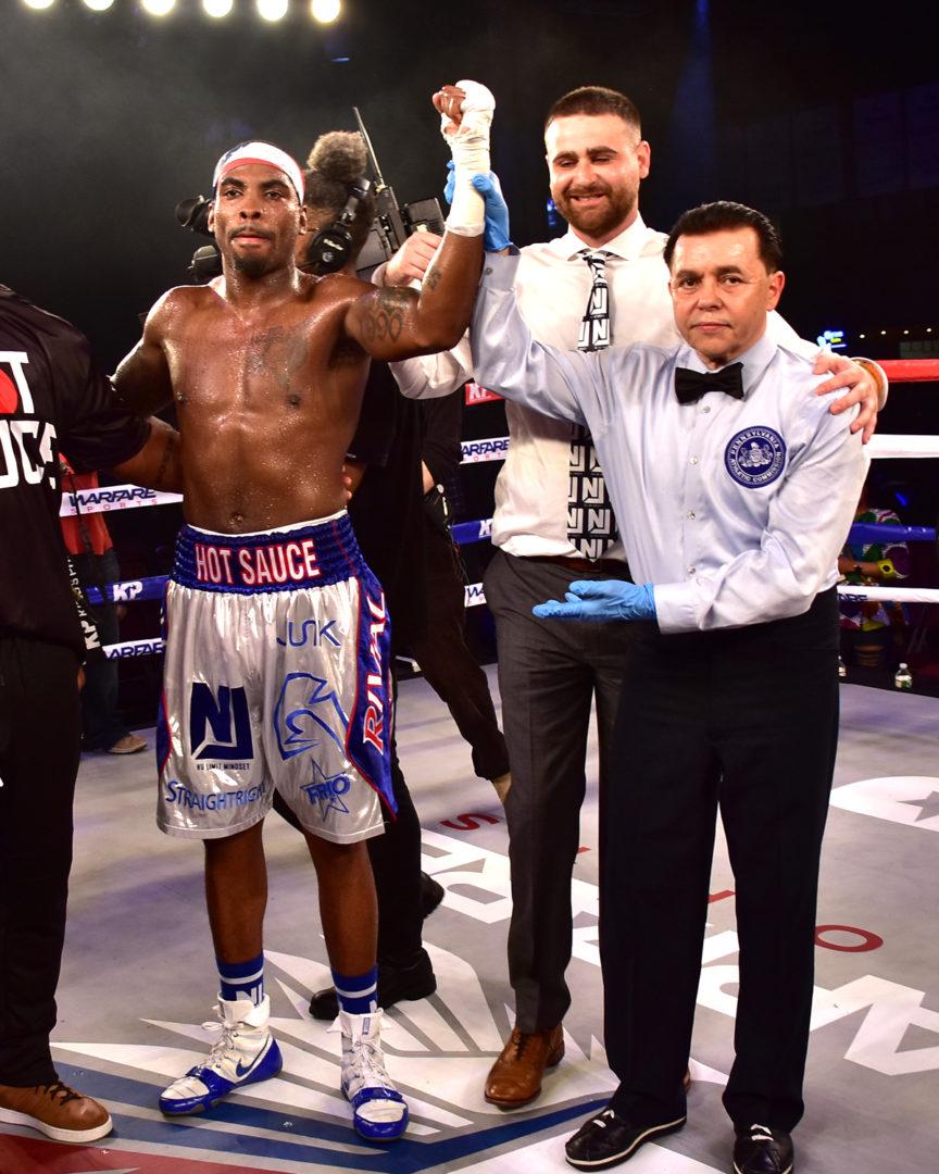 Kalvin Henderson Takes Out Antowyan Aikens in Three