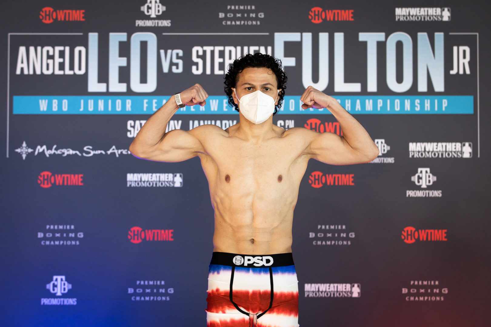 Angelo Leo Scores Sensational 10th Round Stoppage over Luis Alberto Lopez to Capture Featherweight Title