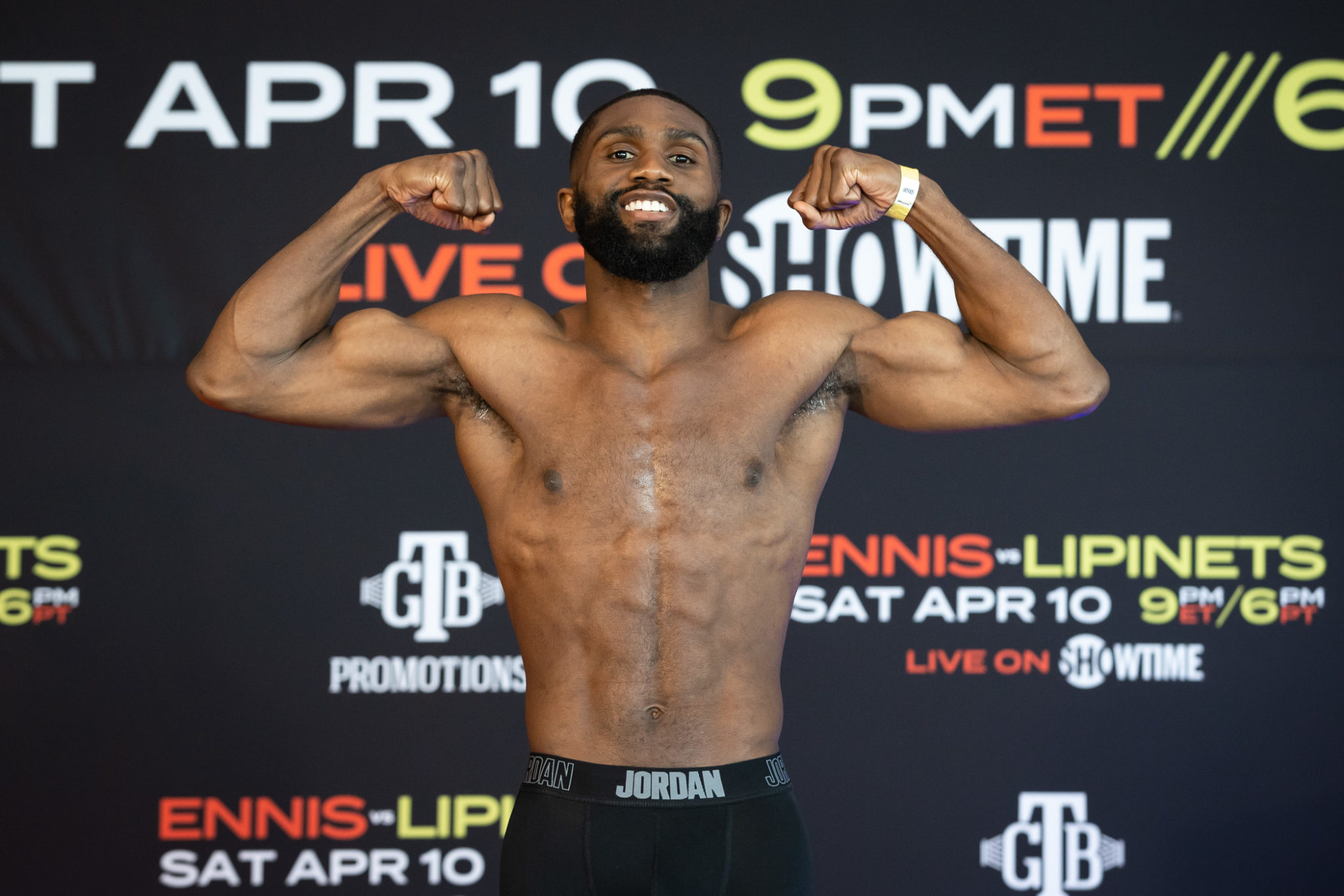 Ennis Takes out Lipinets in 6 Boxing News - Boxing, UFC and MMA News