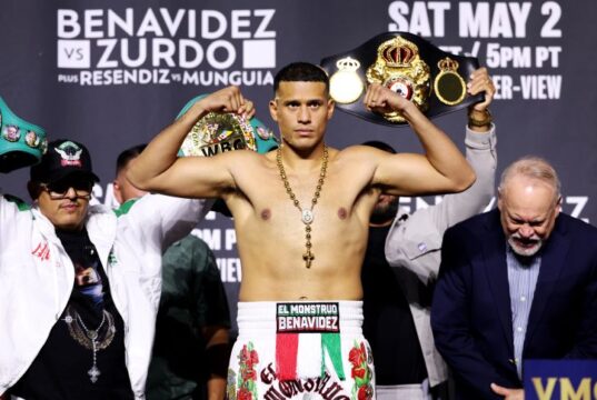 Benavidez celebrates Cinco de Mayo, knocks out Zurdo